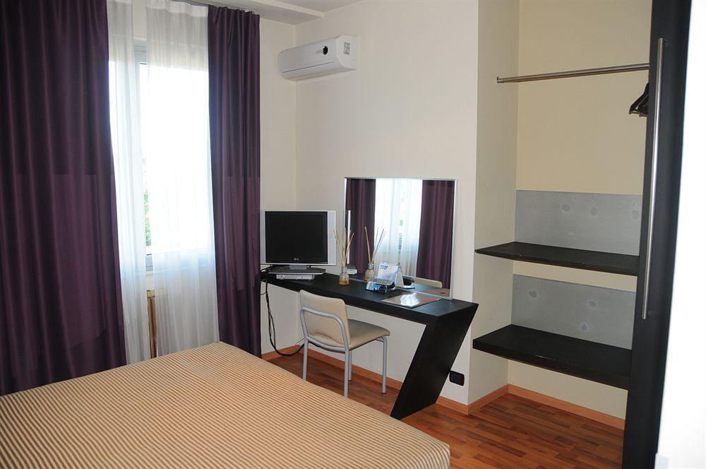 Hotel San Francesco Borgomanero Exteriör bild