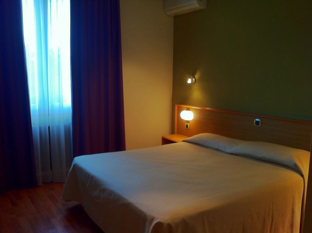 Hotel San Francesco Borgomanero Exteriör bild