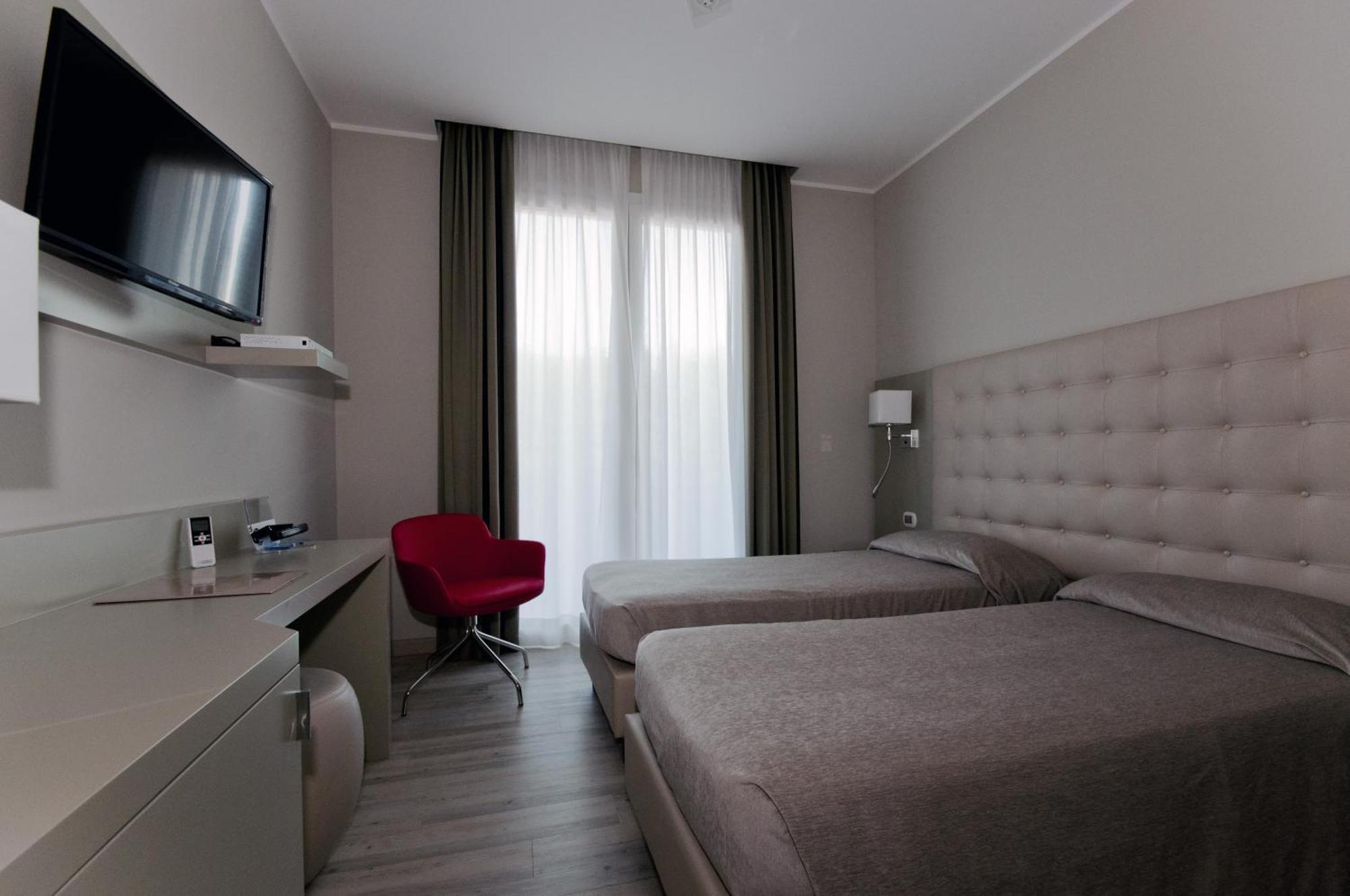 Hotel San Francesco Borgomanero Exteriör bild